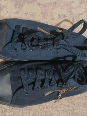 Маратонки нови, номер 37