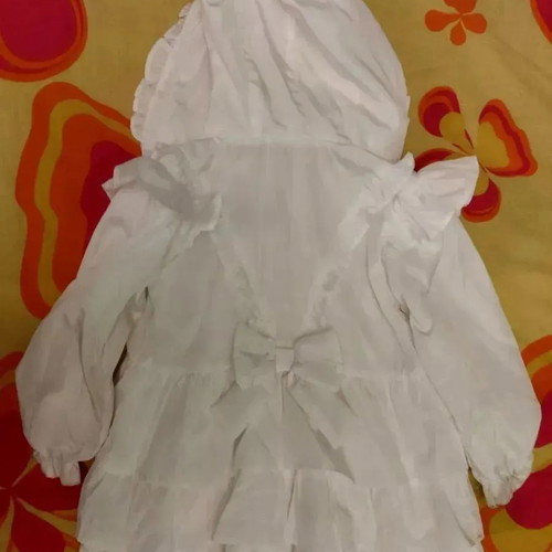 White baptism coat 3-4 years Caramelo like new