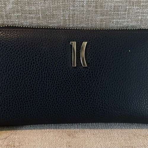 Alviero Martini 1a Classe large leather women's wallet black like new
