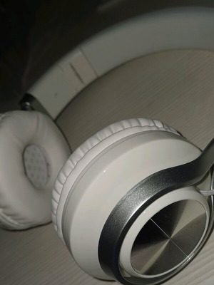 MO9168-06 headphones new
