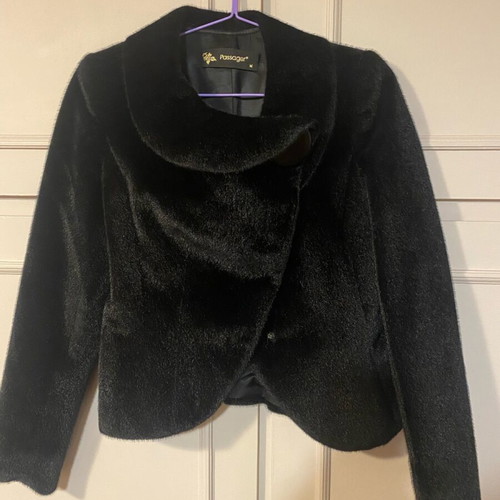 Black ecological fur medium like new with clasp