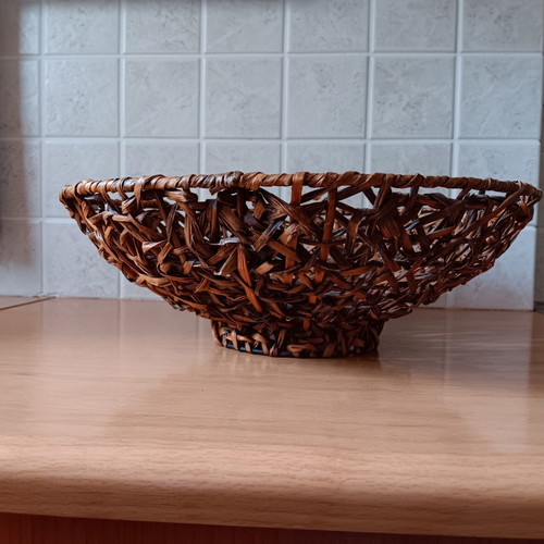 Fruit bowl decorative basket made of iron and rattan new