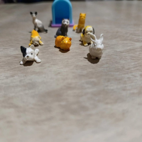 Schleich animal figures set of 5 with house used