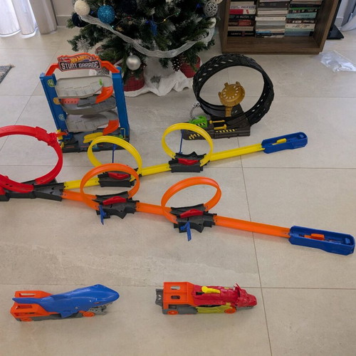 Hot Wheels set of 5 like new