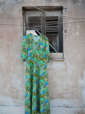 Vintage dress like new with beautiful colors, size S