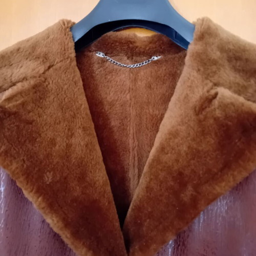 Leather women's coat with genuine fur, size L, like new, dark brown