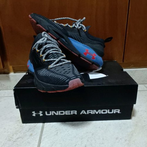 Under Armour black athletic shoes size 40, lightly used
