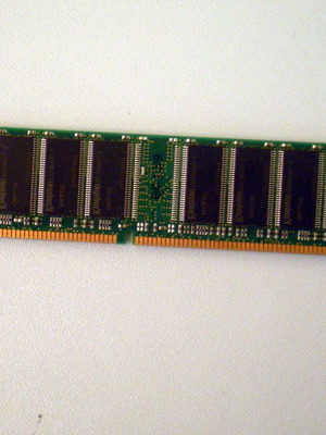 Μνήμη RAM Kingston Kvr400x64c3a 512MB PC3200 400MHz μεταχειρισμένη