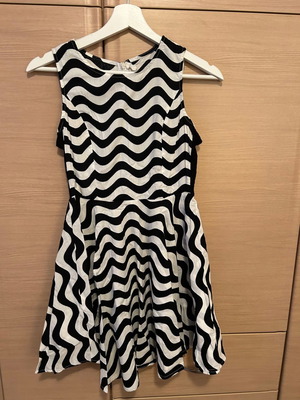 Black and white striped dress small summer new