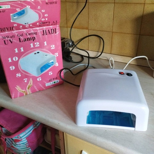 UV nail lamp with 4 lamps 36W like new