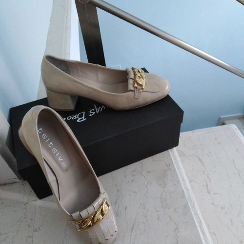 Tsitsivas beige pumps like new, size 38 with heel