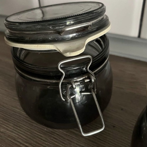 Set of 2 glass storage containers used with lid and clip