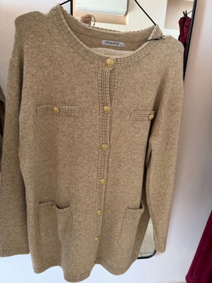 Knitted set two pieces one size beige new