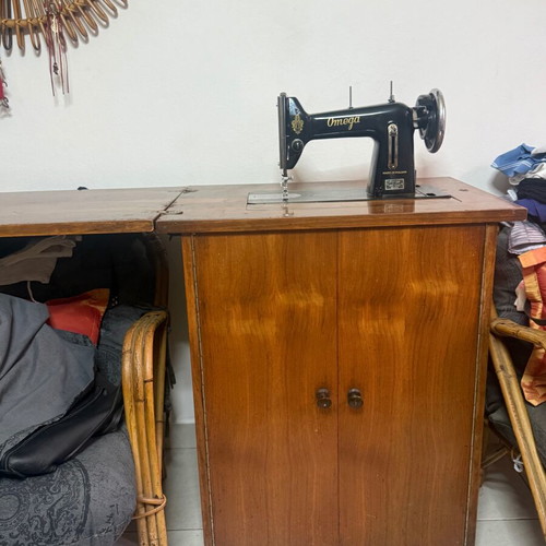 Omega sewing machine like new, fully functional
