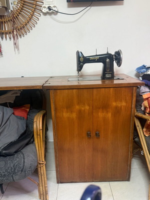 Omega sewing machine like new, fully functional