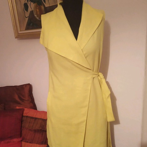 Yellow dress used, size small, linen with viscose, fabric belt