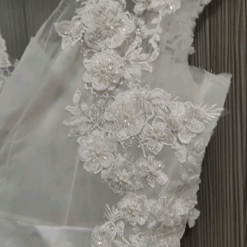 Wedding dress new romantic style with embroidery, tulle and lace, size 38/40
