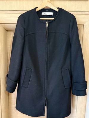 Zara coat 75% wool with removable fur like new, size S