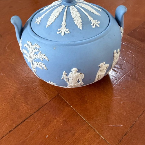 Wedgwood sugar bowl like new, 11 cm diameter