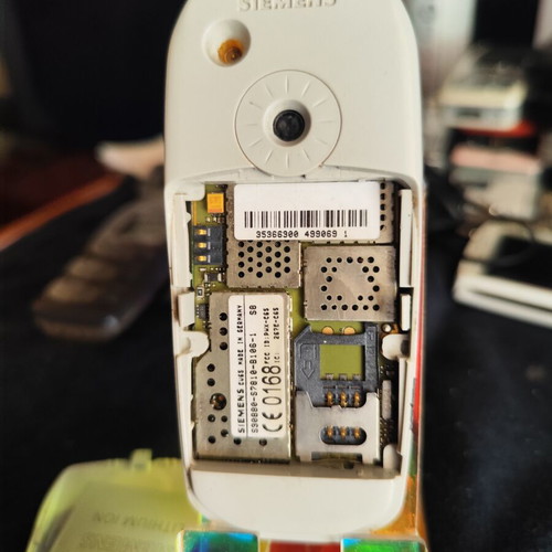 Siemens C65 mobile phone used, some keys not working, no charger