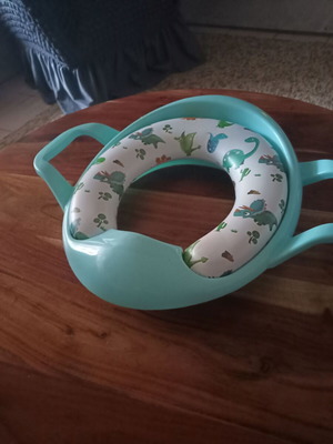 Children's toilet seat base like new
