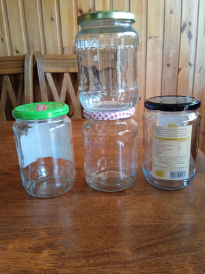 Glass jars set of four, like new, 1 kilo capacity