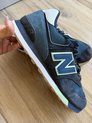 New Balance 574 sneakers like new, size 44, blue