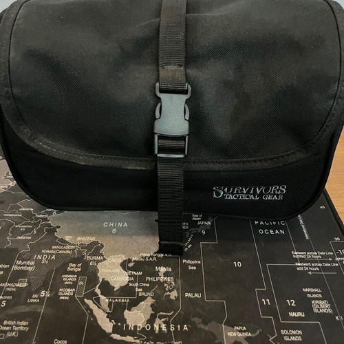 Survivors toiletry bag black like new with mirror