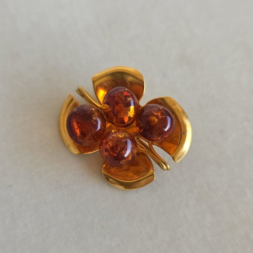 Russian brooch with Baltic amber, berry leaf design
