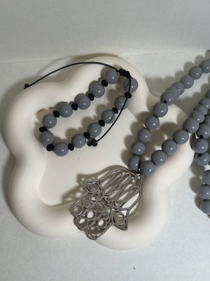 Vintage necklace and bracelet set like new, gray and silver