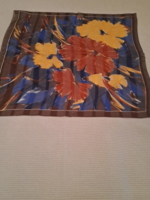 Floral square scarf like new, 100% polyester 75×75 cm