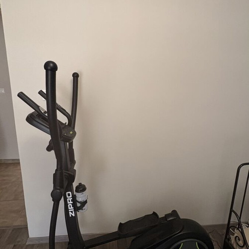 Elliptical machine like new with multiple workout programs