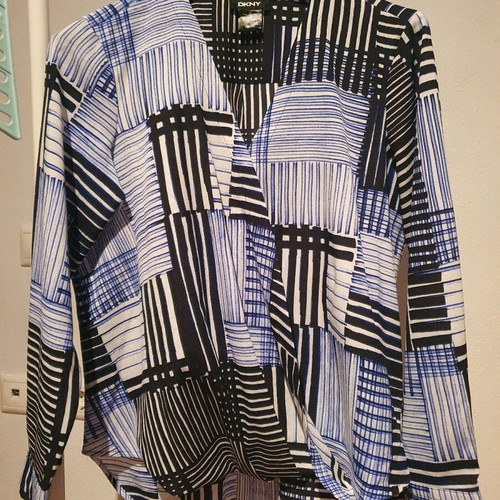 DKNY wrap shirt like new, white and blue, size M