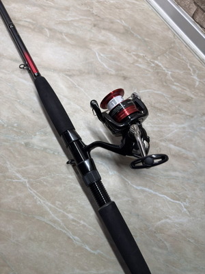 Καλάμι ψαρέματος Shimano με οδηγούς SEA και λαβές EVA, γραφίτη