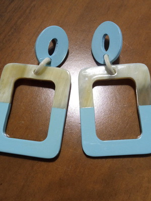 Handmade earrings like new, buffalo horn and plasticized pearl, beige and turquoise