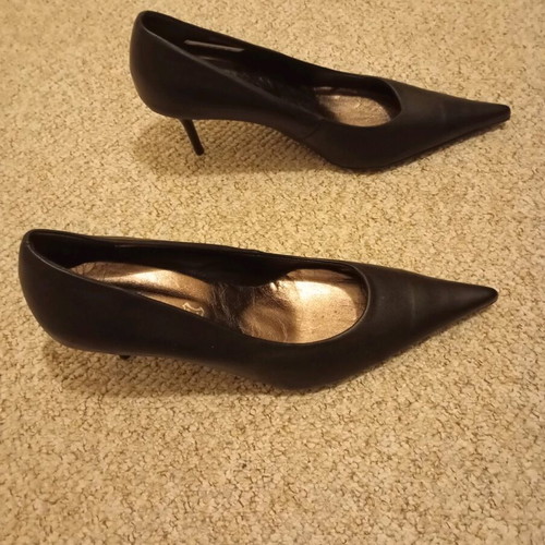 A To Z Greek women's black pumps size 40 like new
