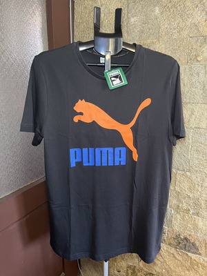 Puma Classics Logo μπλούζα νέα, μέγεθος L, μαύρη με πορτοκαλί και μπλε λογότυπο