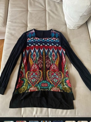 Desigual long-sleeved top with colorful patterned front
