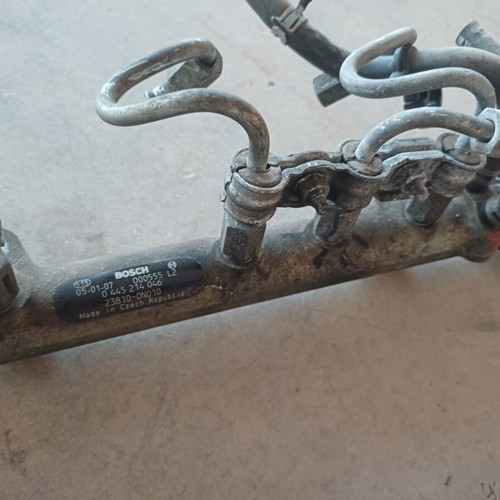 Toyota Yaris 2005 D4D valve cover and fuel rail used