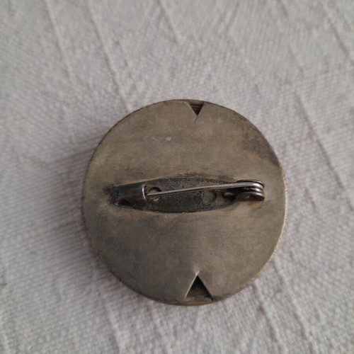 Vintage round metal brooch with embossed floral design like new