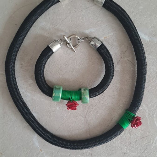 Handmade necklace and bracelet like new, black with red roses