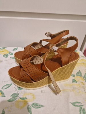 Camel παπούτσια με τακούνι και ανοιχτά δάχτυλα, καινούργια, μέγεθος 39, οικολογικό δέρμα