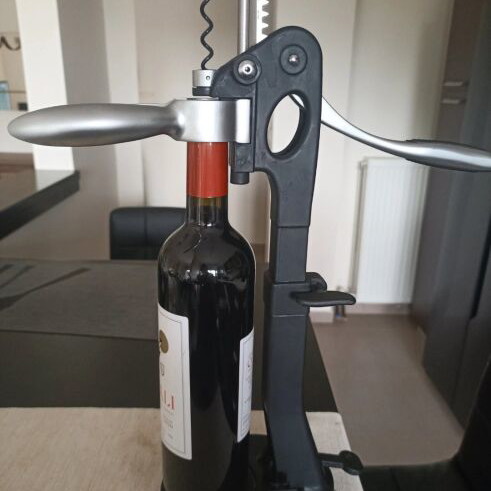Tabletop wine opener like new