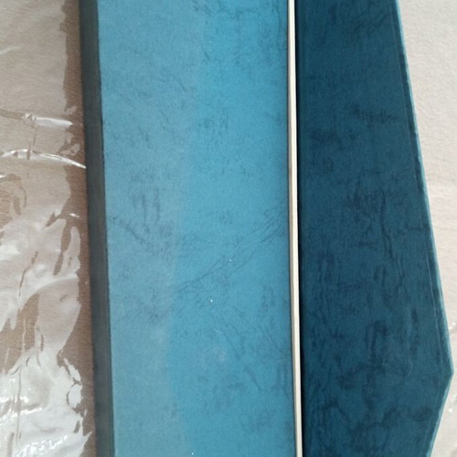 Paper case like new with magnetic clasp