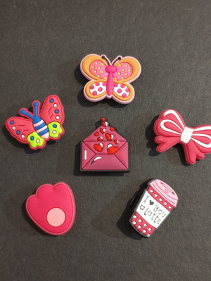 Crocs charms pins jibbitz set like new, pink multicolor