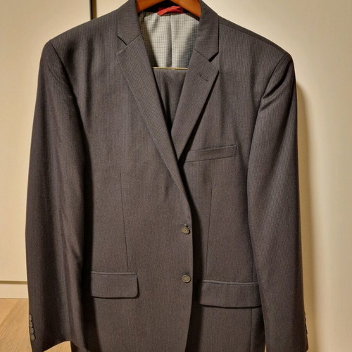 Alfani men's suit like new, dark gray with pin stripe