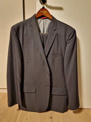 Alfani men's suit like new, dark gray with pin stripe
