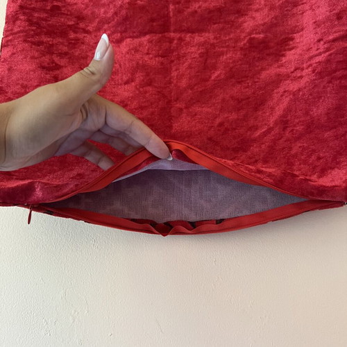 Decorative pillowcase red plush 40x40 cm like new