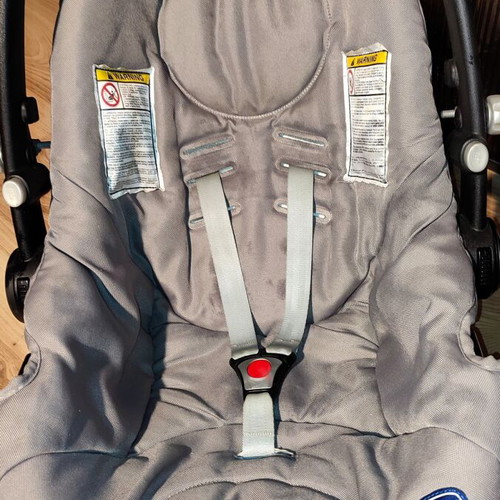 Chicco baby car seat used 0–13kg