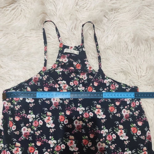Floral top with straps 100% viscose like new, black multicolor